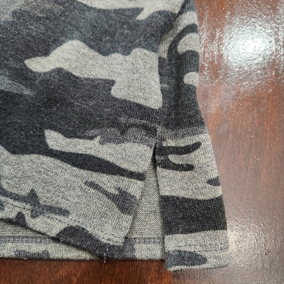 Sanctuary Women's Camo‎ Cropped Sweater Long Sleeve Grey Black Pocket V Neck L/P - Picture 6 of 6
